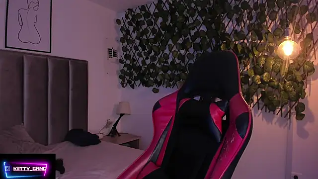 Kitty Gang online show from 09.09.25