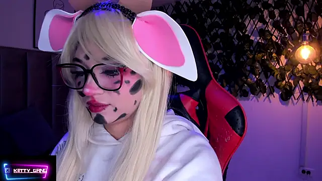 Kitty Gang online show from 10.31.25