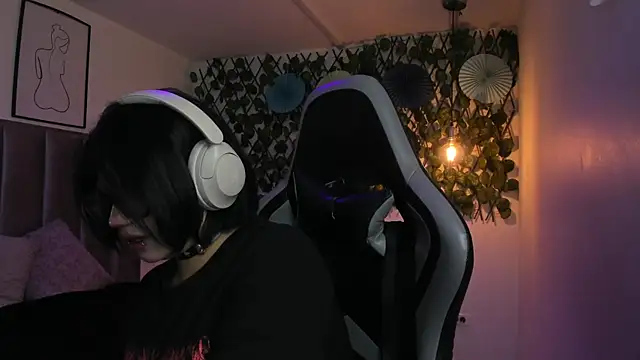 Kitty Gang online show from 08.04.26