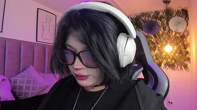 Kitty Gang online show from 08.05.26