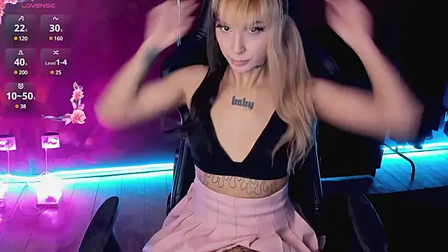 Snapshot of MilaAsh chatting on 03.11.25 MilaAsh online show from 03.11.25