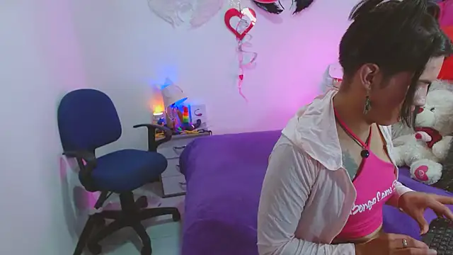 Snapshot of AlexaFontana chatting on 02.19.25 AlexaFontana online show from 02.19.25