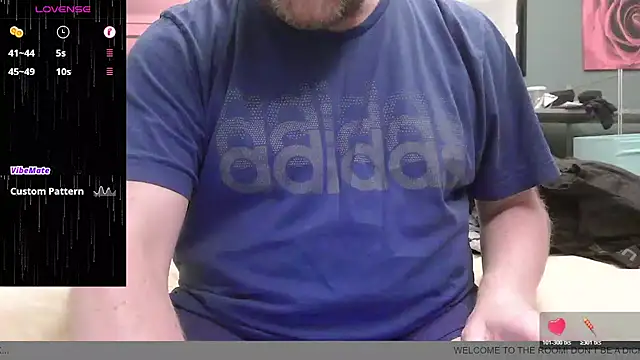 Snapshot of BondBroken chatting on 11.07.25 BondBroken online show from 11.07.25