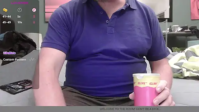 Snapshot of BondBroken chatting on 11.11.25 BondBroken online show from 11.11.25