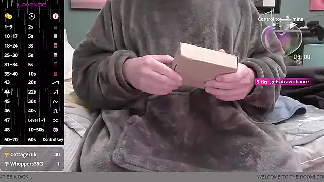 Snapshot of BondBroken chatting on 11.20.25 BondBroken online show from 11.20.25