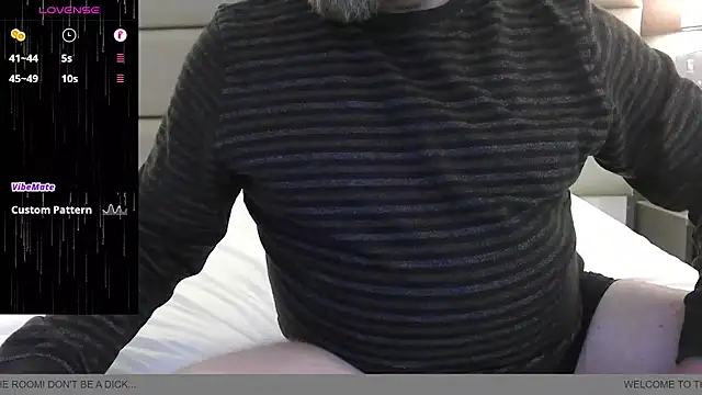 Snapshot of BondBroken chatting on 03.22.26 BondBroken online show from 03.22.26