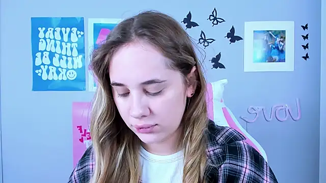 Snapshot of MiaMilas chatting on 02.04.25 MiaMilas online show from 02.04.25