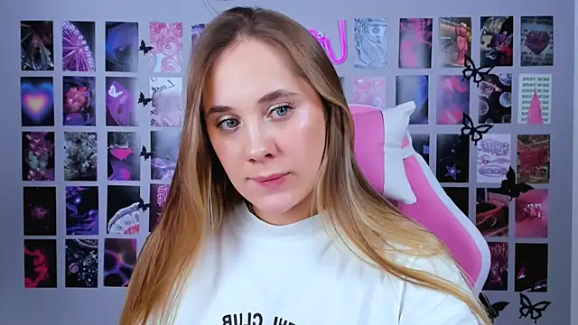 Snapshot of MiaMilas chatting on 02.06.25 MiaMilas online show from 02.06.25