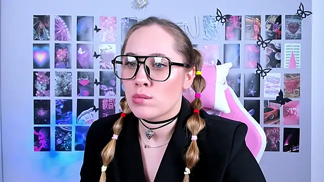 Snapshot of MiaMilas chatting on 03.04.25 MiaMilas online show from 03.04.25