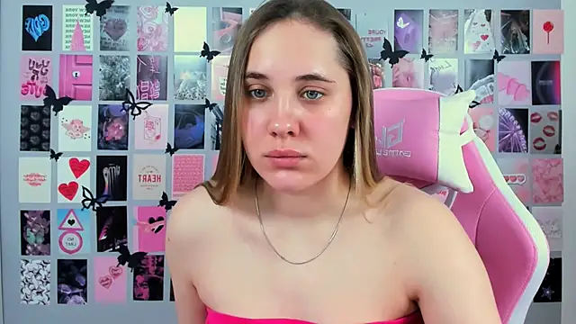 Snapshot of MiaMilas chatting on 03.17.25 MiaMilas online show from 03.17.25