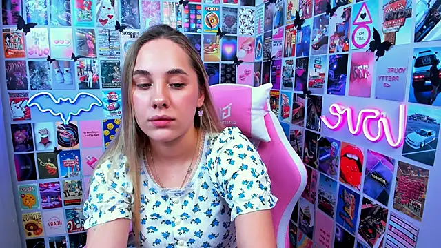 Snapshot of MiaMilas chatting on 10.06.25 MiaMilas online show from 10.06.25