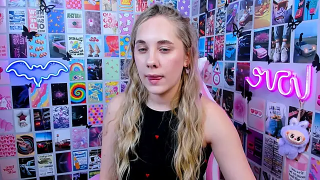 Snapshot of MiaMilas chatting on 01.12.26 MiaMilas online show from 01.12.26