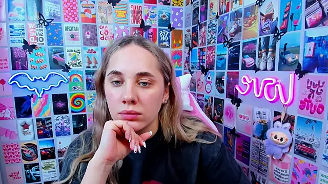 Snapshot of MiaMilas chatting on 02.16.26 MiaMilas online show from 02.16.26