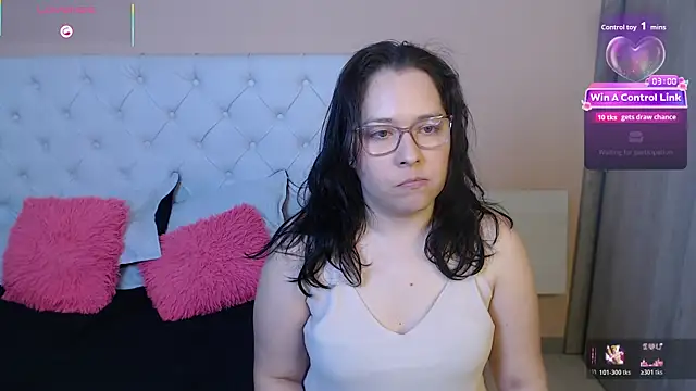 May Carlier online show from 01.12.26