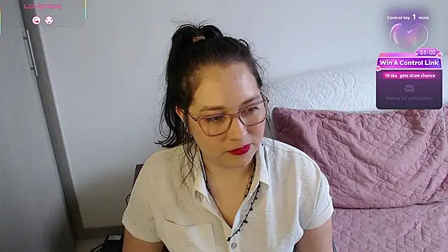 May Carlier online show from 03.25.26