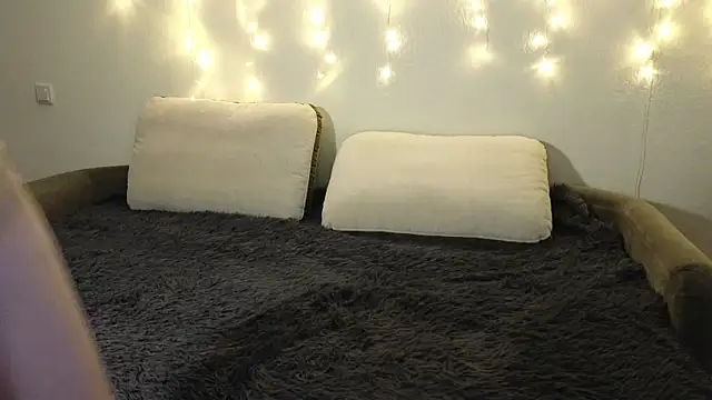 Tutti Frutt1s online show from 01.25.25