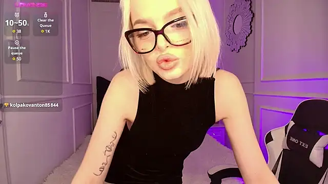 horny blondiee online show from 12.27.24