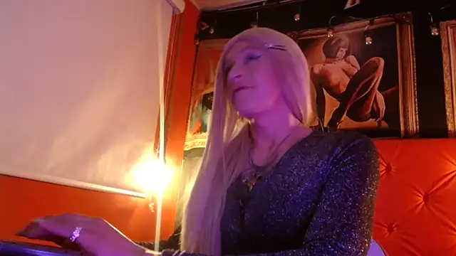 MEGANNIXX online show from 10.05.25