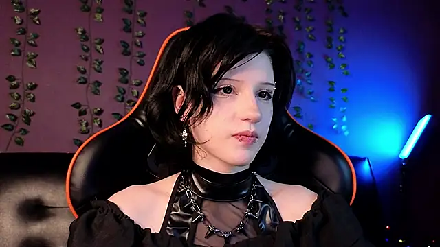 dark vamp  online show from 01.18.25
