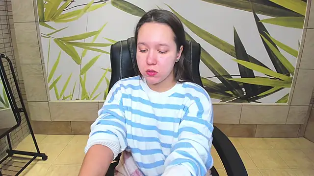 Snapshot of Mira_Karter chatting on 12.08.24 Mira Karter online show from 12.08.24