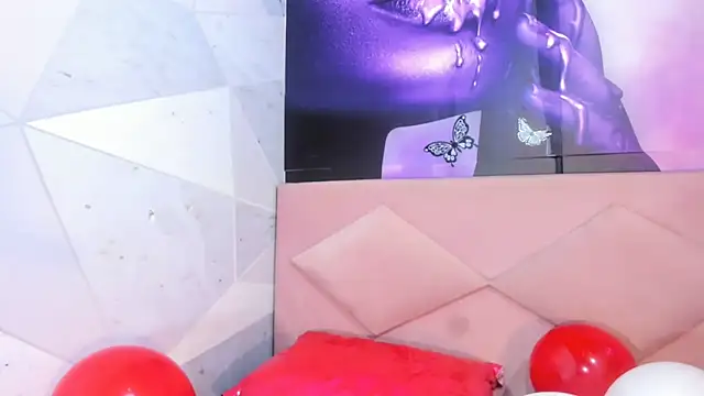 Snapshot of Lucy_White__ chatting on 02.13.25 Lucy White online show from 02.13.25