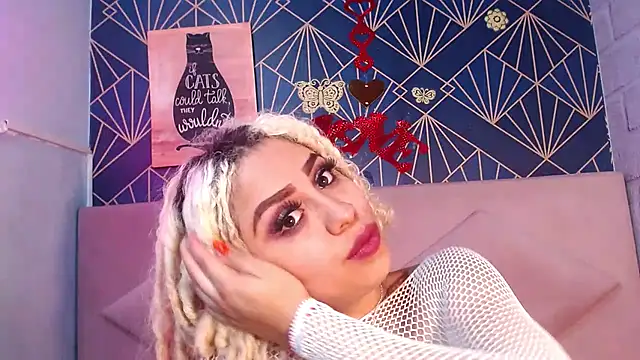 Lucy White   online show from 02.25.25