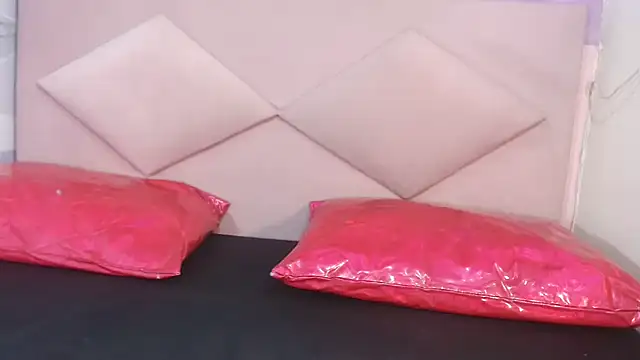 Lucy White   online show from 03.17.25