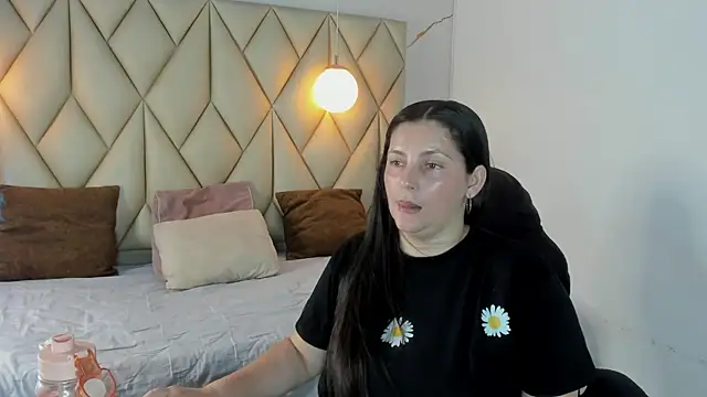 Snapshot of angelswets chatting on 07.18.26 angelswets online show from 07.18.26