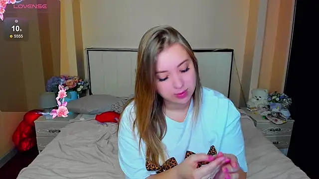 Snapshot of AlexissM chatting on 11.12.25 AlexissM online show from 11.12.25