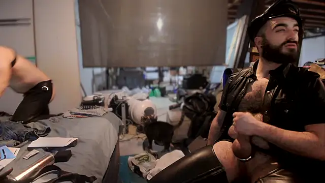 Snapshot of leatherpupmtl chatting on 12.16.24 leatherpupmtl online show from 12.16.24
