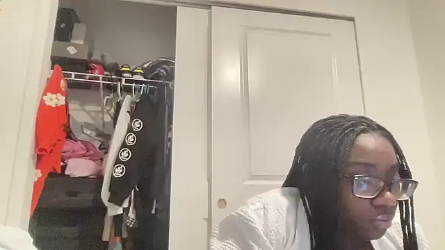 Snapshot of AveryJ99 chatting on 12.10.24 AveryJ99 online show from 12.10.24