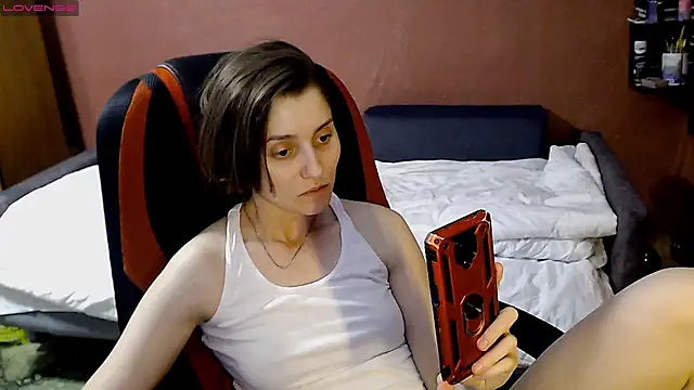 Snapshot of womanstrong78 chatting on 12.28.24 womanstrong78 online show from 12.28.24