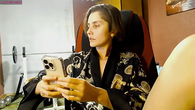 Snapshot of womanstrong78 chatting on 01.05.25 womanstrong78 online show from 01.05.25