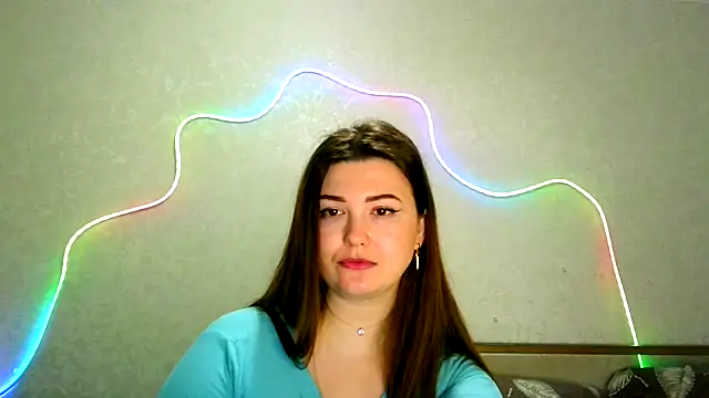 Snapshot of SeductiveTati chatting on 12.19.25 SeductiveTati online show from 12.19.25