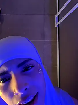 Snapshot of jhalila chatting on 09.10.25 jhalila online show from 09.10.25