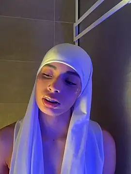 Snapshot of jhalila chatting on 09.11.25 jhalila online show from 09.11.25