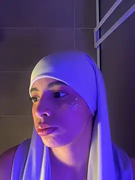 Snapshot of jhalila chatting on 09.19.25 jhalila online show from 09.19.25