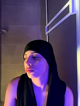 Snapshot of jhalila chatting on 09.21.25 jhalila online show from 09.21.25