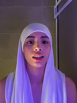 Snapshot of jhalila chatting on 09.27.25 jhalila online show from 09.27.25