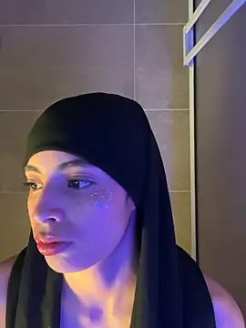 Snapshot of jhalila chatting on 09.28.25 jhalila online show from 09.28.25