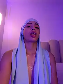 Snapshot of jhalila chatting on 10.19.25 jhalila online show from 10.19.25