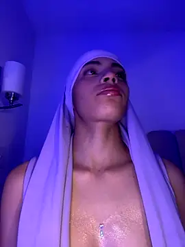 Snapshot of jhalila chatting on 11.16.25 jhalila online show from 11.16.25