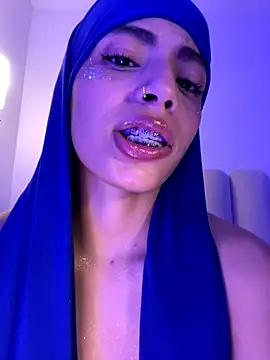 Snapshot of jhalila chatting on 11.20.25 jhalila online show from 11.20.25