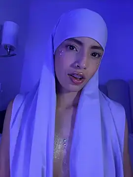 Snapshot of jhalila chatting on 11.23.25 jhalila online show from 11.23.25