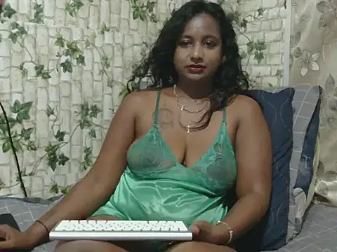 Snapshot of indiantina01 chatting on 02.16.25 indiantina01 online show from 02.16.25