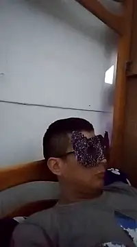 Snapshot of PequeArely chatting on 12.04.24 PequeArely online show from 12.04.24