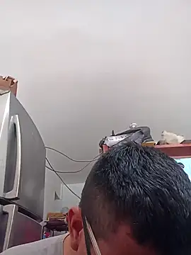 Snapshot of PequeArely chatting on 12.05.24 PequeArely online show from 12.05.24