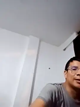 Snapshot of PequeArely chatting on 12.30.24 PequeArely online show from 12.30.24