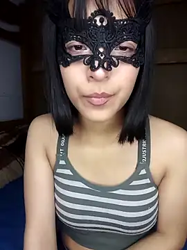 Snapshot of PequeArely chatting on 01.04.25 PequeArely online show from 01.04.25