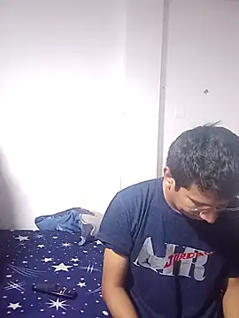 Snapshot of PequeArely chatting on 01.17.25 PequeArely online show from 01.17.25